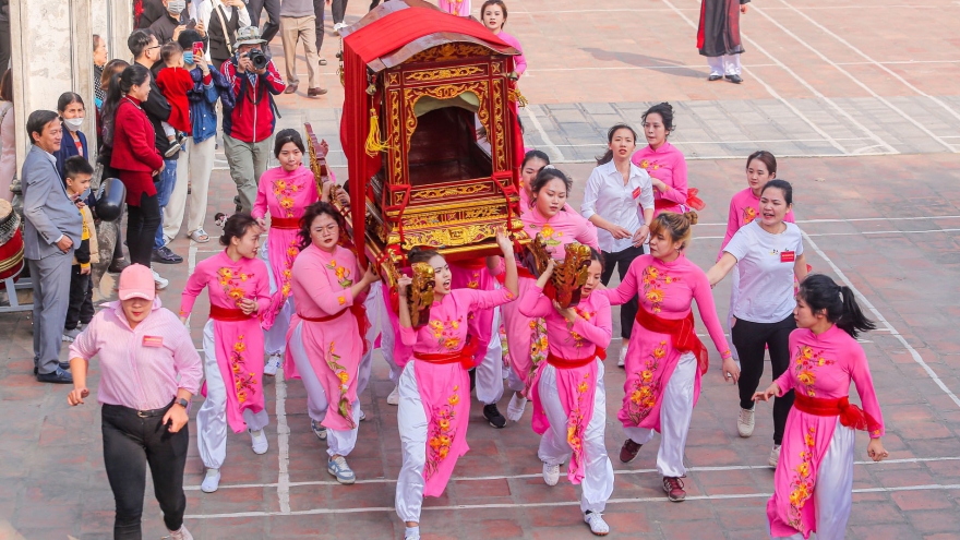 Hanoi village hosts annual water festival